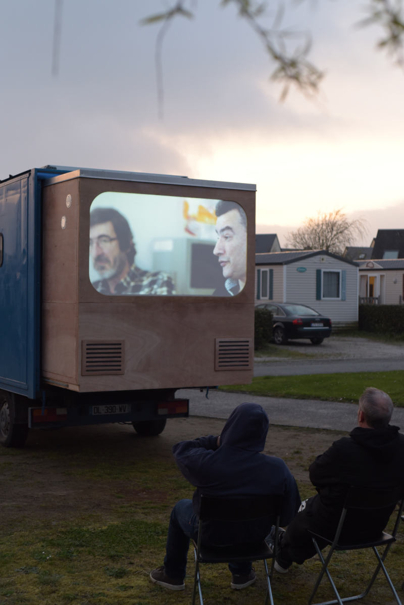 Projection chez les nomades du nucléaire à Flamanville